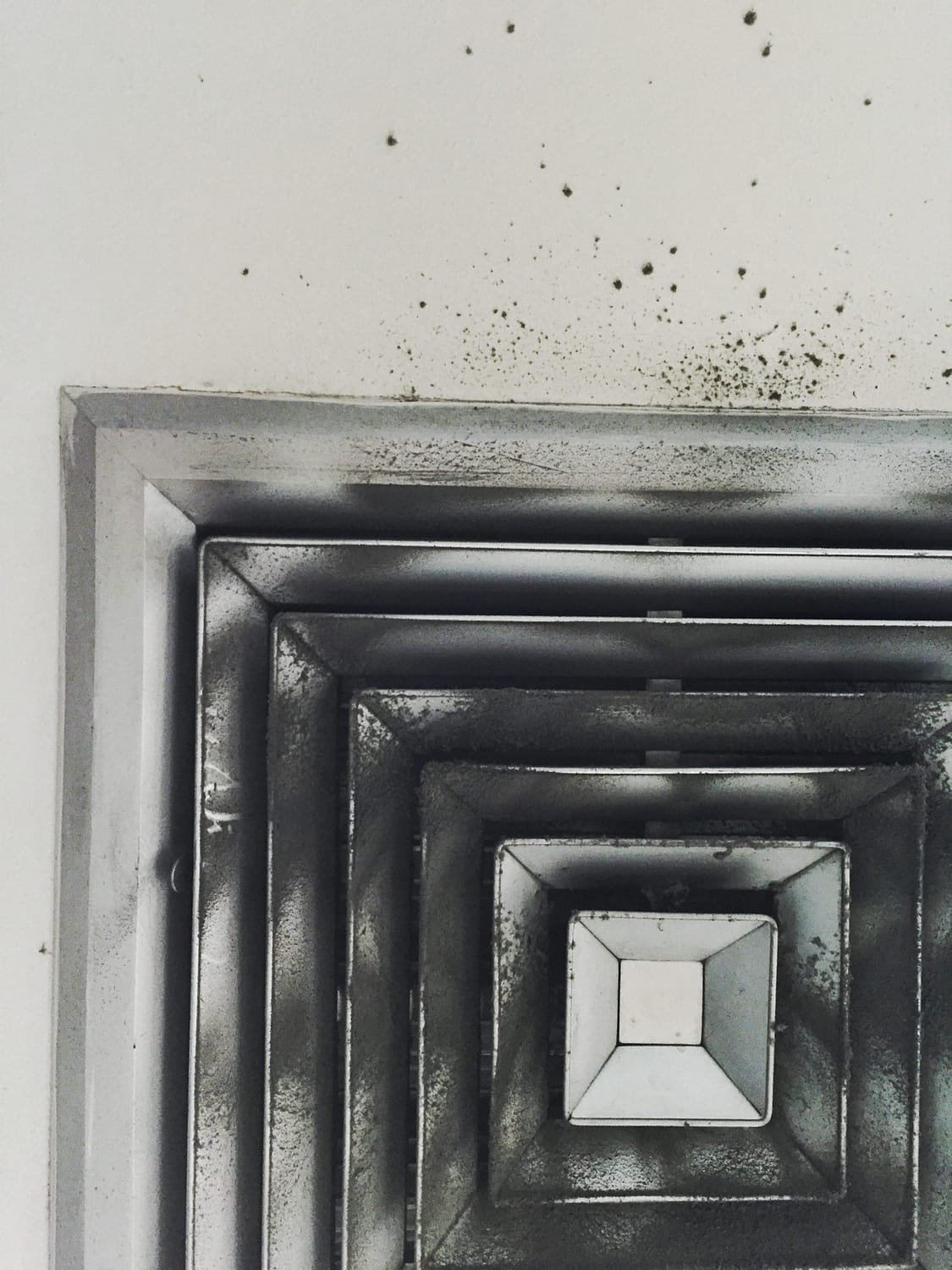 Dirty air duct cover